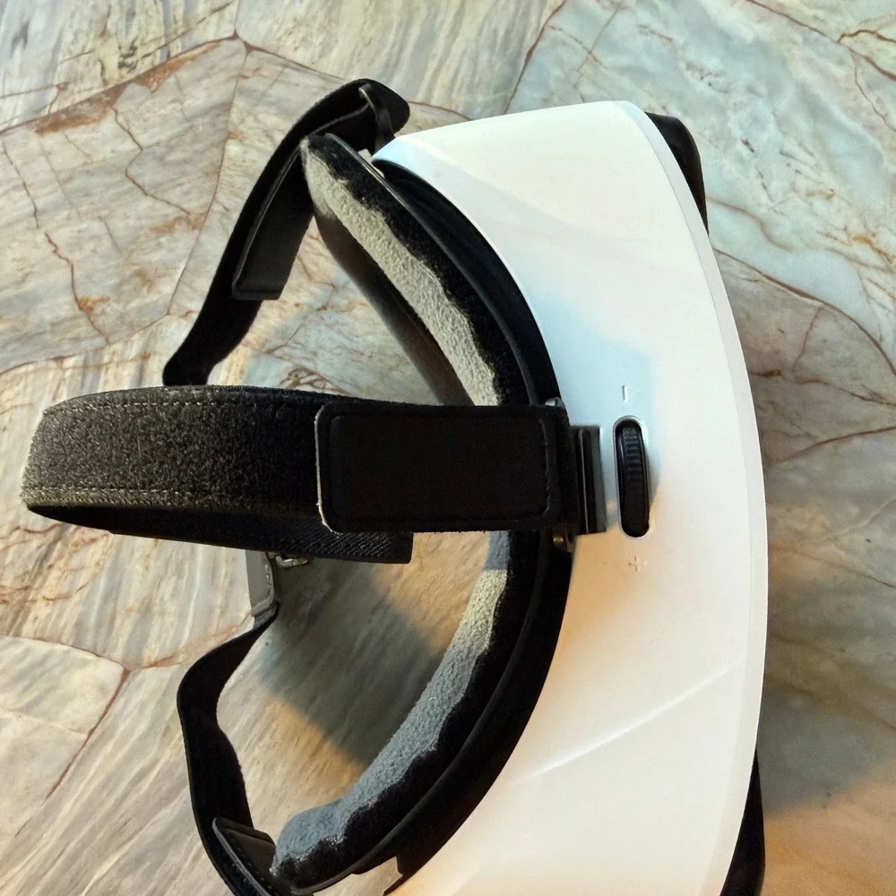 Samsung‎ Gear VR SM R322 Powered by Oculus Virtual Reality Headset White